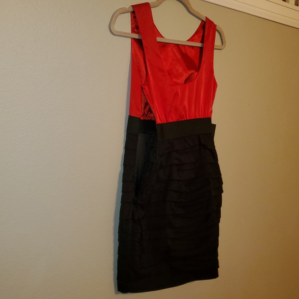 Express Bodycon Two-Tone Ruched Dress - Picture 6 of 8